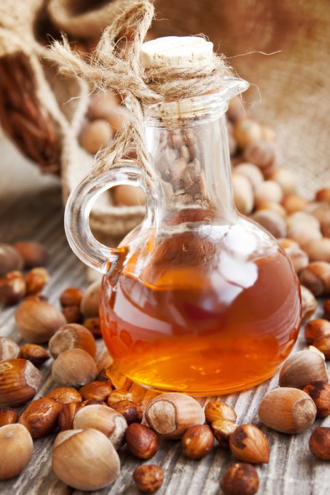 Usi, benefici e proprietà dell'olio di nocciole olio di nocciole