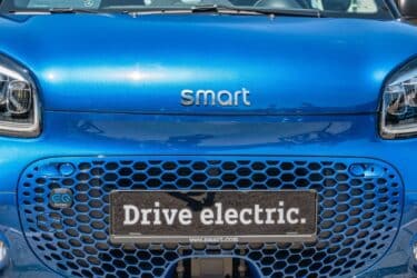 La nuova Smart fortwo elettrica e la Smart ebike si mettono alla prova