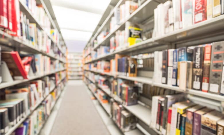 biblioteca ricavata da vecchio WALMART