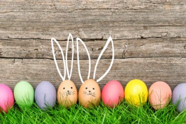 Come colorare le uova con metodi naturali