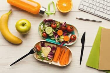 Come mangiare sano fuori casa? La guida pratica