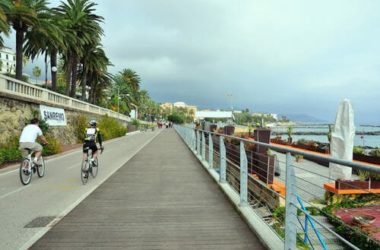 Liguria in bicicletta: la nuova pista ciclabile a Sanremo, Riviera dei fiori