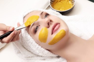 Come fare una maschera nutriente per il viso al tuorlo e limone