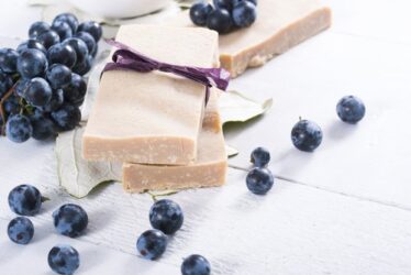 Come preparare il sapone fatto in casa all’olio di oliva con il metodo a caldo