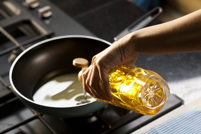 Come smaltire olio di frittura e olio esausto in genere