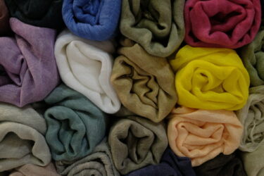 Mini-guida alle fibre naturali per vestiti: le classiche, le più nuove e le insolite