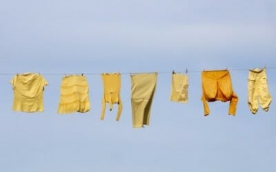 Come eliminare le macchie di olio dai vestiti