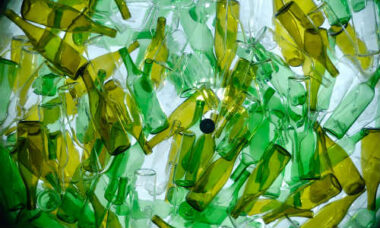 Tutto quello che c’è da sapere sul riciclo del vetro, una risorsa importante