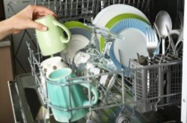 Pulizia lavastoviglie in modo naturale: 5 consigli pratici