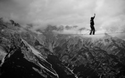 Eco-turismo: il festival del funambolo sul Monte Piana tra amache sospese e parapendio