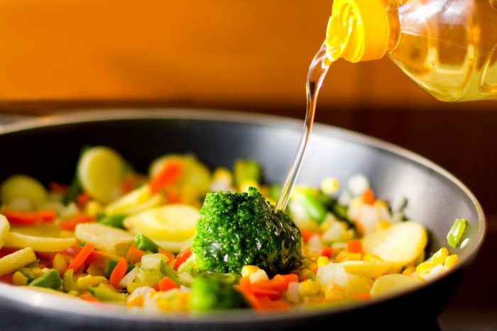Ecco i cibi per abbassare il colesterolo: gli olii vegetali