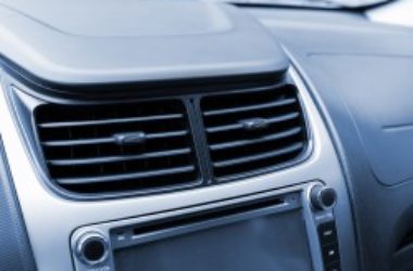Vi spieghiamo come consumare meno benzina guidando