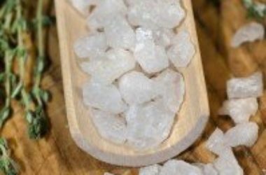 Qualsi sono le alternative naturali alla candeggina consigliate?