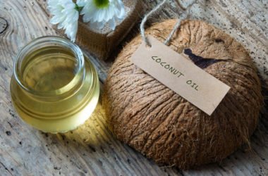 Cosmetici fai da te con olio di cocco per capelli e corpo