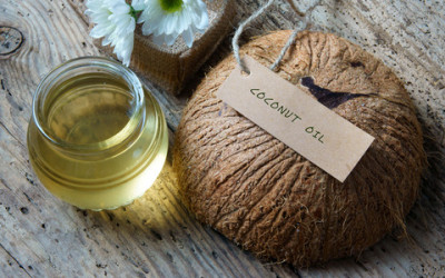 Cosmetici fai da te con olio di cocco per capelli e corpo