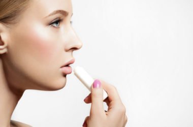 Come curare le labbra in modo naturale: fare uno scrub e un gloss