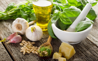 Guida alla preparazione del pesto alla genovese, dagli ingredienti alla scelta della pasta