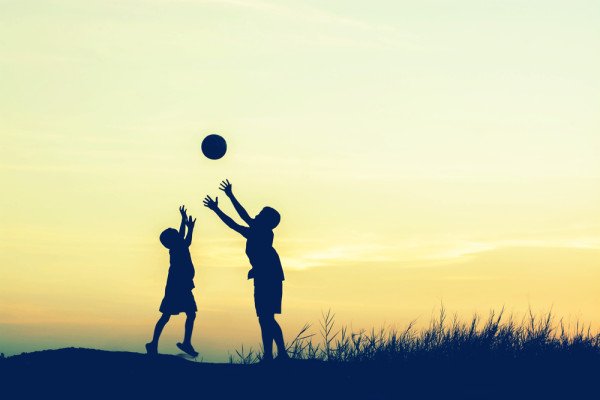 Perché i giochi all'aria aperta fanno bene ai bambini: 5 motivi