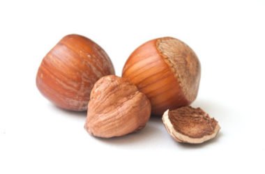Olio di nocciole: usi, benefici e proprietà