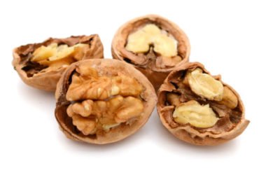 Usi, benefici e proprietà dell’olio di noci