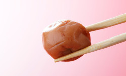 Prugne umeboshi: proprietà e benefici di questo frutto