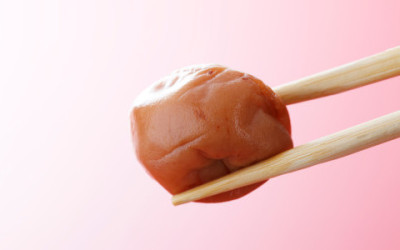 Prugne umeboshi: proprietà e benefici di questo frutto