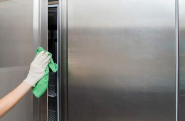Alcune facili soluzioni per pulire l’acciaio inox in modo naturalmente efficace