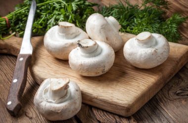 Insalata di funghi champignon crudi e spinaci novelli: ricetta