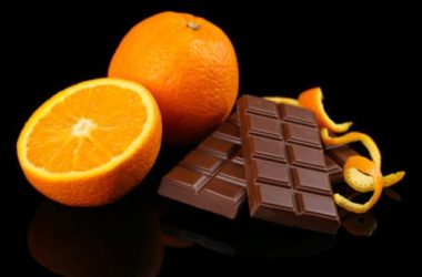 Eccovi la ricetta delle scorzette di arancia candita con la variante al cioccolato