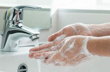 Spazzolino ecologico da abbinare al dentifricio in polvere naturale
