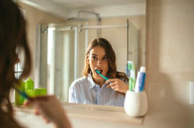 Spazzolino ecologico da abbinare al dentifricio in polvere naturale