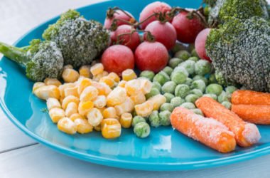 Sai perché il cibo si può congelare ma non ricongelare? Cosa c’è da sapere in tema di congelamento alimenti