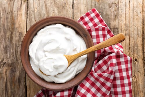 Lo yogurt fa bene? Proprietà, benefici e ricette