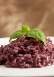 La ricetta del risotto al vino rosso: un piatto semplice, ma sofisticato