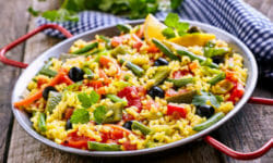 Risotto ai peperoni: tutti gli ingredienti e le ricette, anche vegane, con questa gustosa verdura estiva