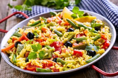 Risotto ai peperoni: tutti gli ingredienti e le ricette, anche vegane, con questa gustosa verdura estiva