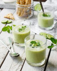 Un piatto anti-caldo per l’estate? Ecco la zuppa di cetrioli e avocado fredda
