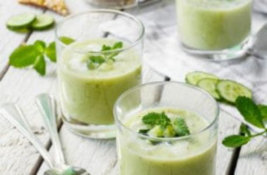 Un piatto anti-caldo per l’estate? Ecco la zuppa di cetrioli e avocado fredda