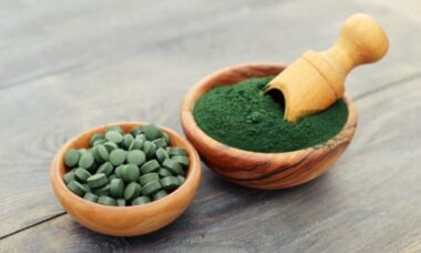 Alga spirulina: scopriamo tutte le proprietà ed i benefici, quanto consumarne e se ha controindicazioni
