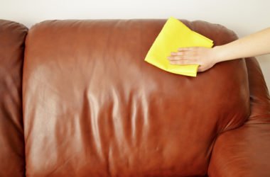 Come pulire divano in pelle: consigli pratici e metodi naturali