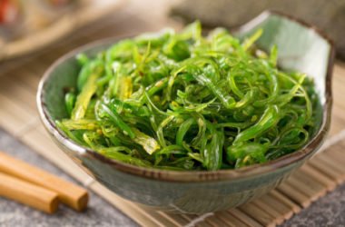 Guida all’Alga nori, scopriamone i benefici, le proprietà e usi in cucina con tante ricette