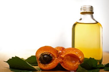 Olio di albicocca: emolliente e antinfiammatorio per la pelle, si usa anche in cucina