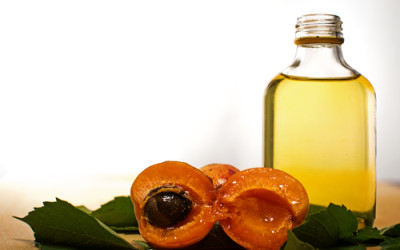 Olio di albicocca: emolliente e antinfiammatorio per la pelle, si usa anche in cucina