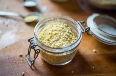 Ecco la ricetta di un formaggio grattugiato vegano da fare in casa