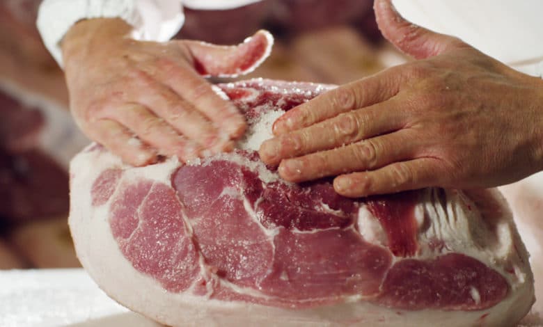 come si produce il prosciutto cotto