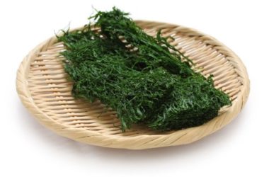 Guida all’Alga nori, scopriamone i benefici, le proprietà e usi in cucina con tante ricette