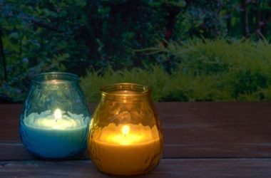 Le candele alla citronella sono ottime contro le zanzare