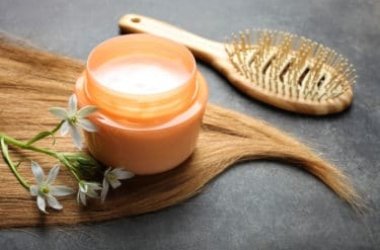 Cinque ricette per fare un balsamo per capelli fai da te del tutto naturale