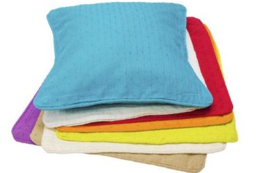 Come lavare i cuscini in casa in modo naturale