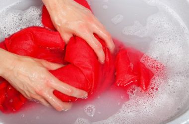 Come lavare piumini e giacche in casa con metodi naturali